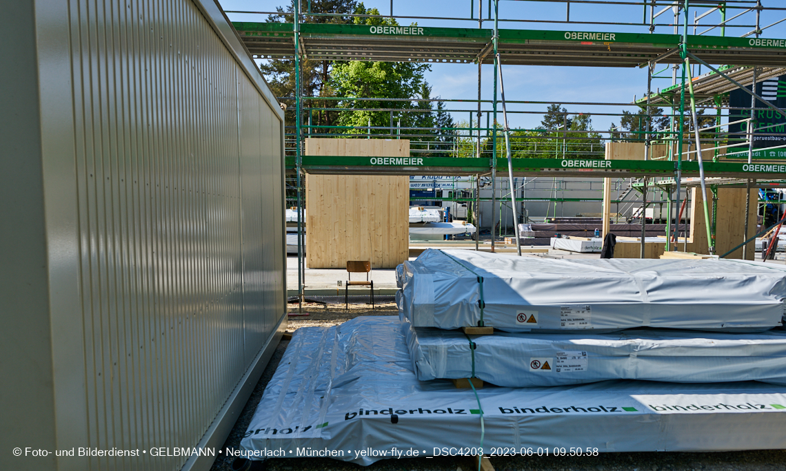 01.06.2023 - Neue Holzwände für das Haus für Kinder in Neuperlach in München